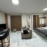 Dennys Apartment At Gardenia Myslym Shyri
