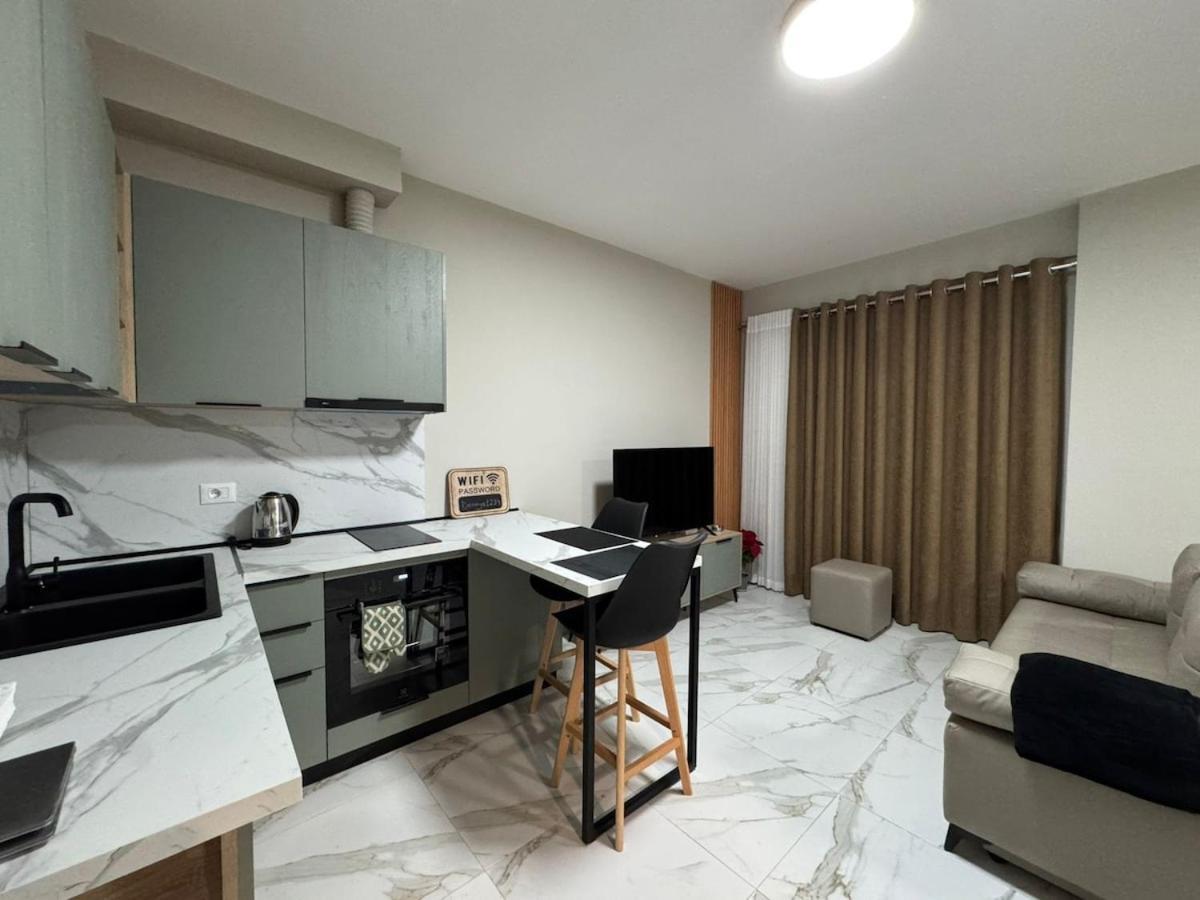 Apartamento Dennys At Gardenia Myslym Shyri *