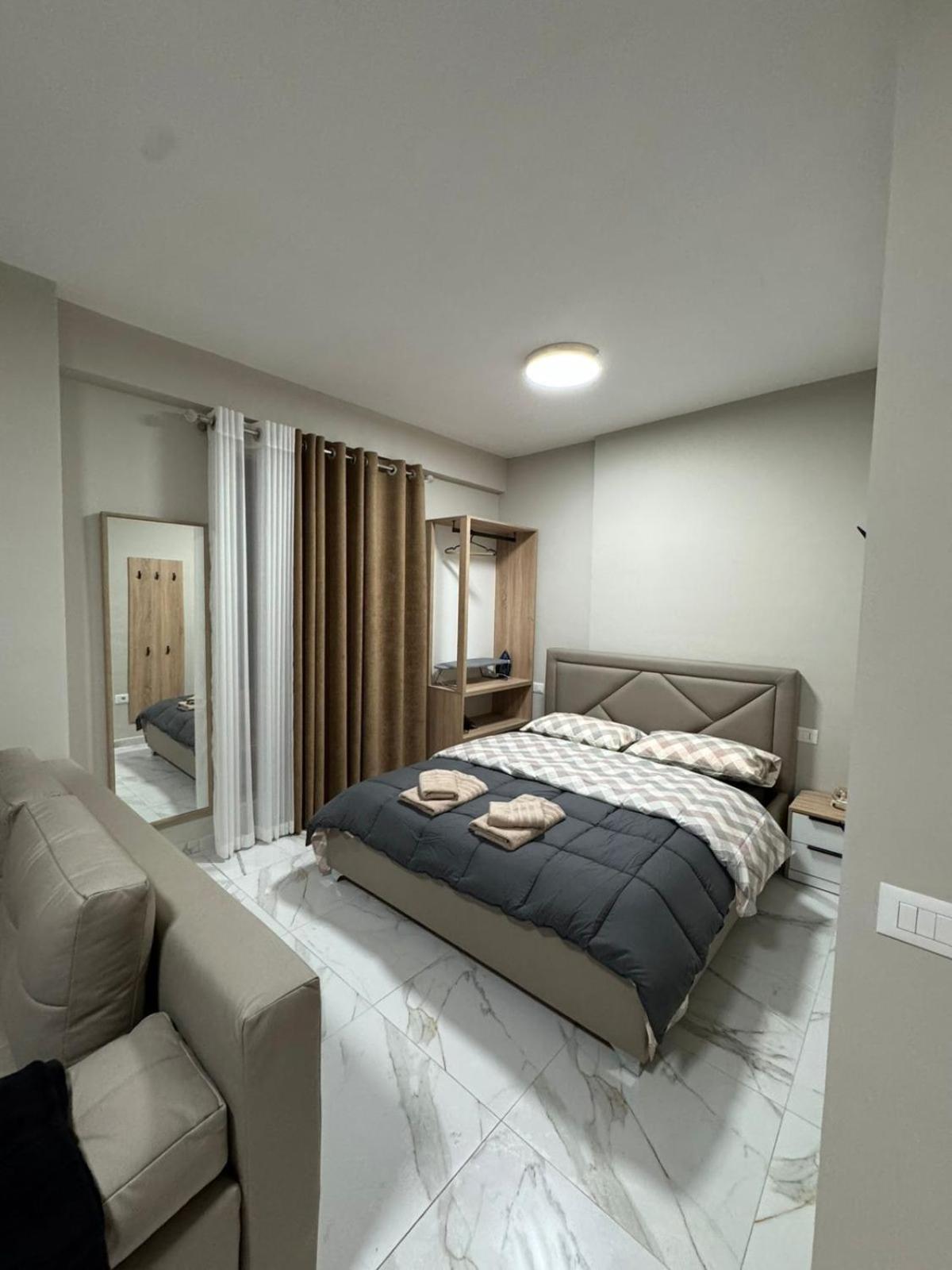 Apartamento Dennys At Gardenia Myslym Shyri